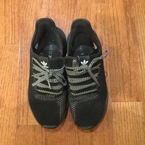 Adidas tubulars black